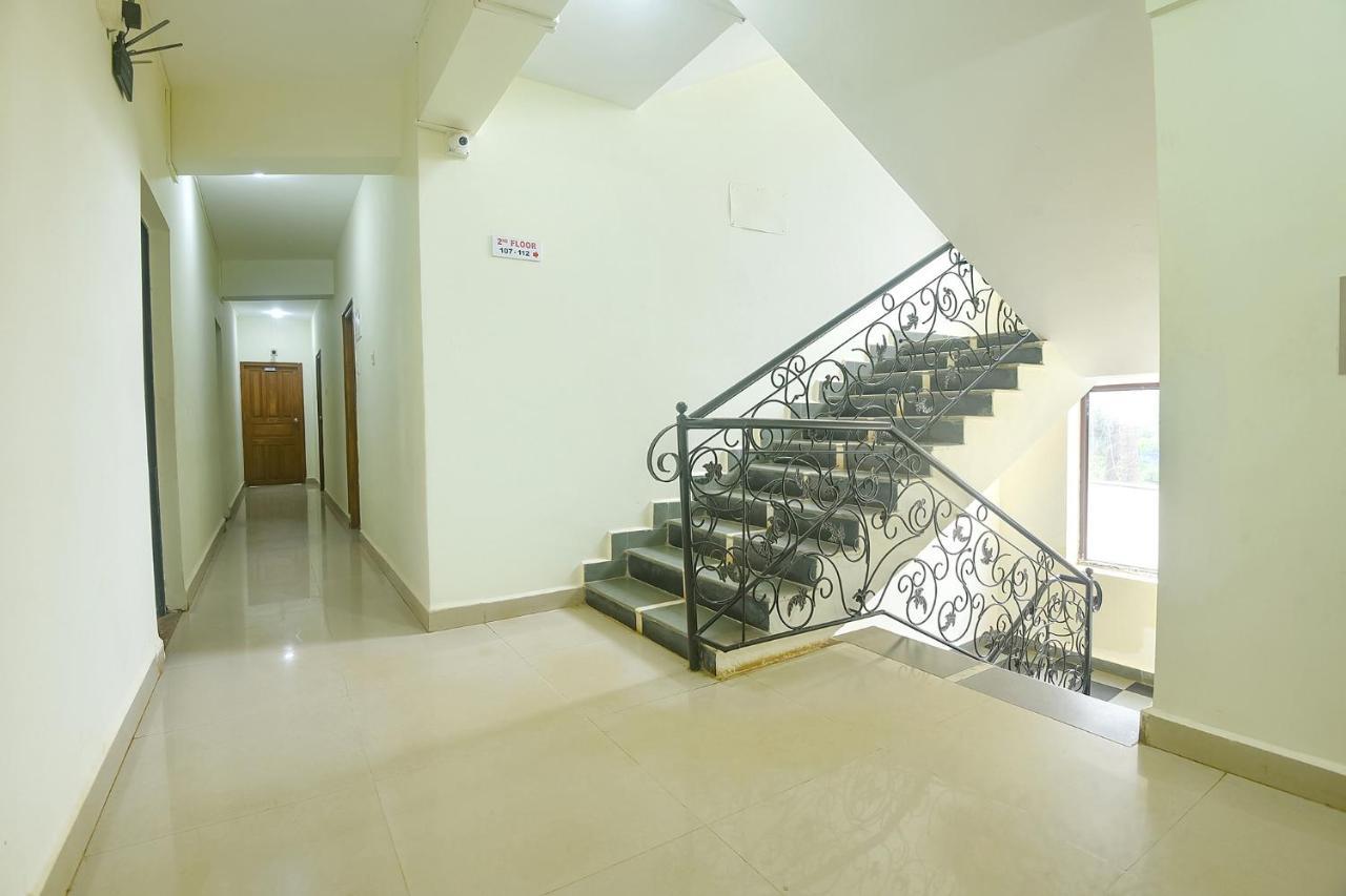 Hotel Fabexpress De Classio With Pool - Nr Candolim Beach Exterior foto