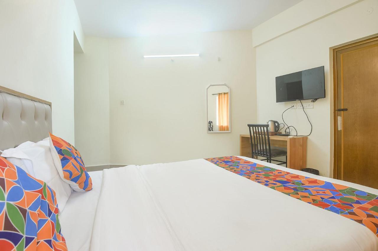 Hotel Fabexpress De Classio With Pool - Nr Candolim Beach Exterior foto