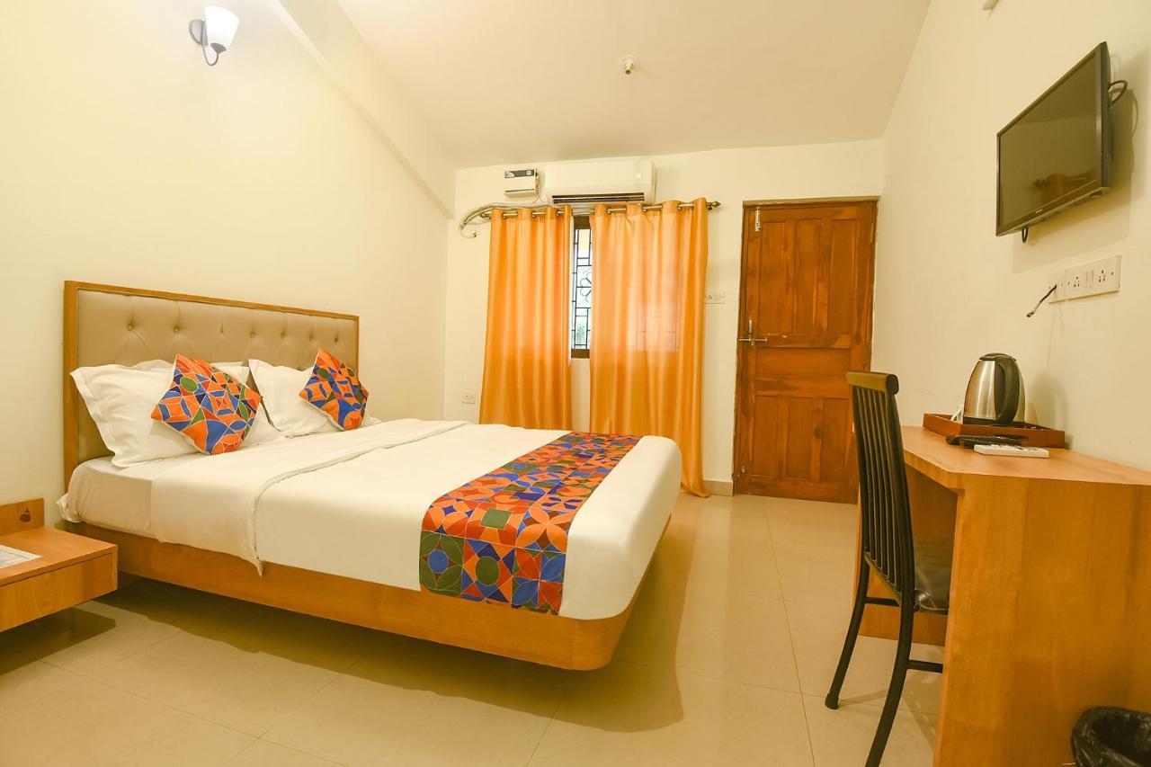 Hotel Fabexpress De Classio With Pool - Nr Candolim Beach Exterior foto